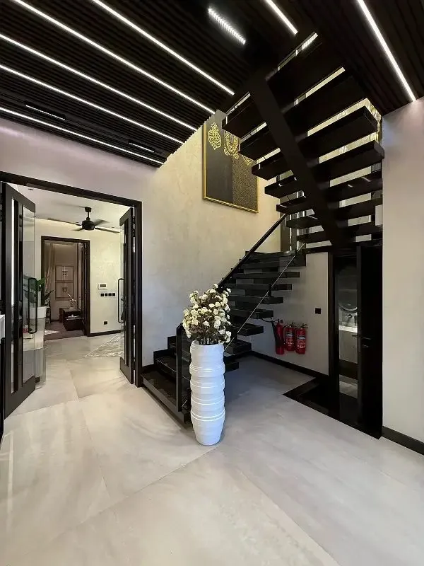 10 Marla House for Rent in Bahria Town Lahore, photo 1
